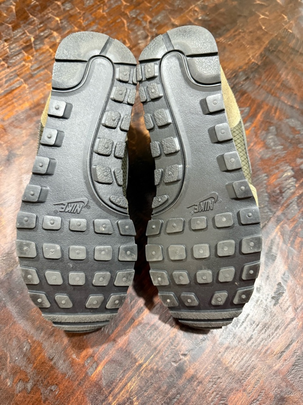 Nike Md Runner 2 Mid trail shoe, size 8.5, women’s - Picture 8 of 11